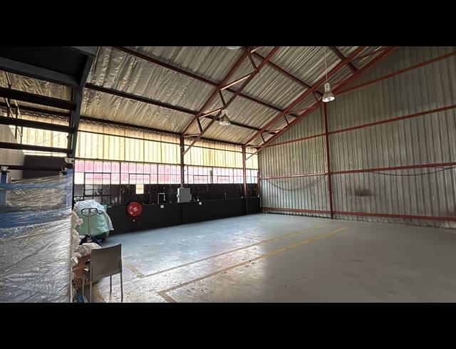 360M² WAREHOUSE TO LET IN JET PARK